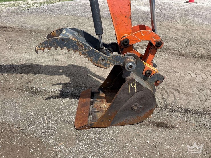 hitachi-zx26u-5n-mini-excavator-image-18