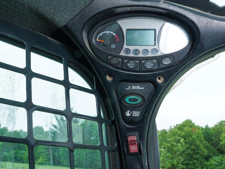 2015-bobcat-s650-image-38