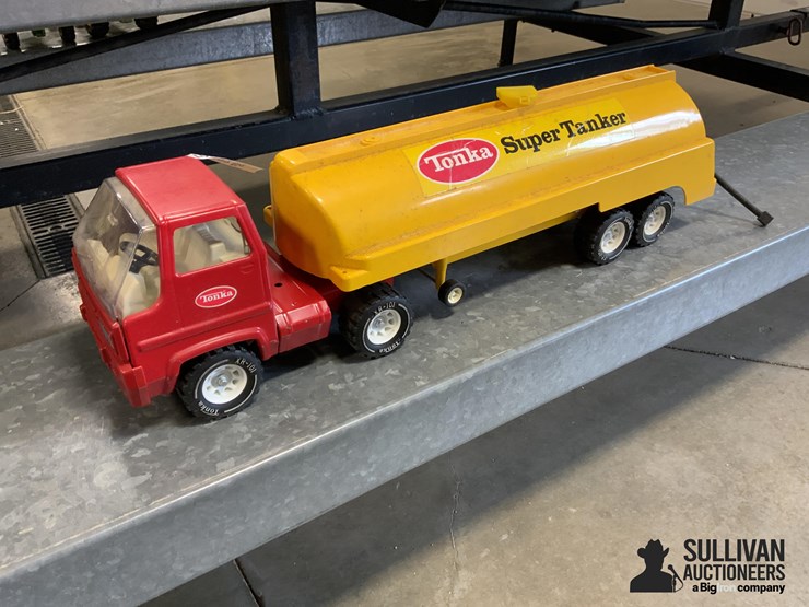 tonka-super-tanker-truck-and-trailer-image-1
