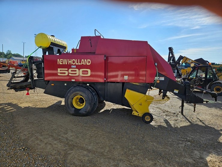 new-holland-590-image-6