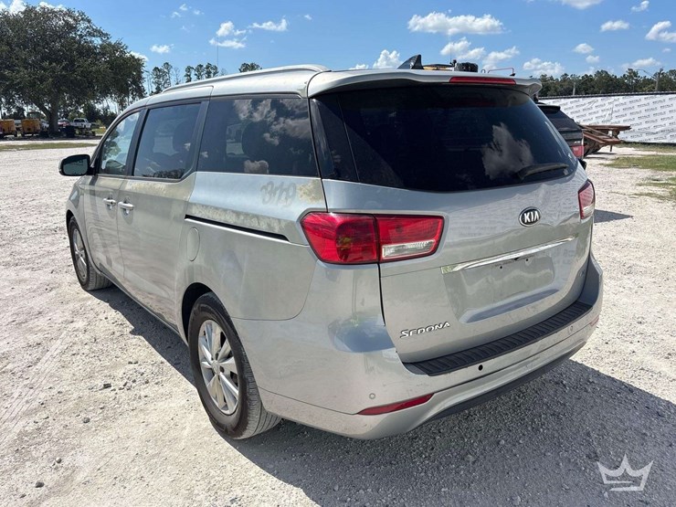 2016-kia-sedona-image-3