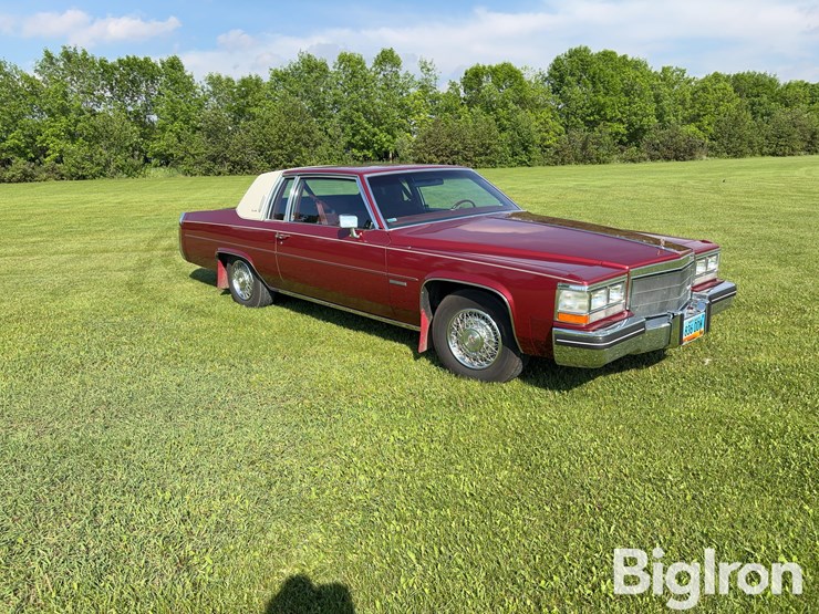 1983-cadillac-coupe-de-ville-2-door-coupe-image-3