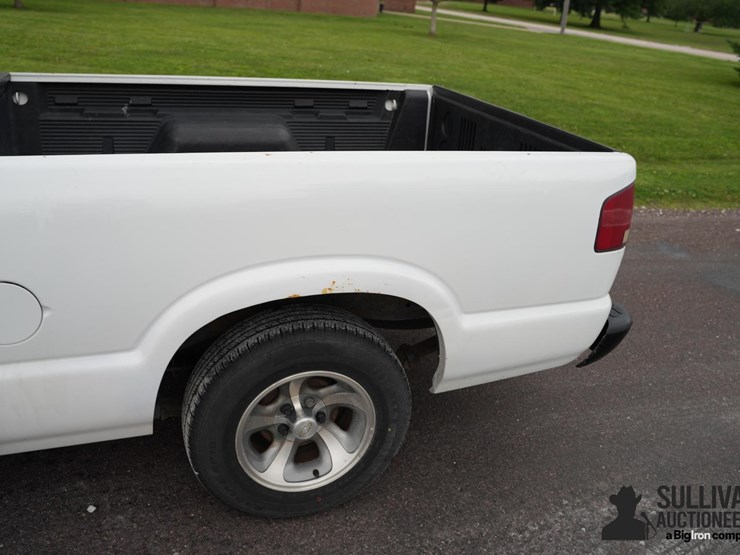 2001-chevrolet-s10-image-17