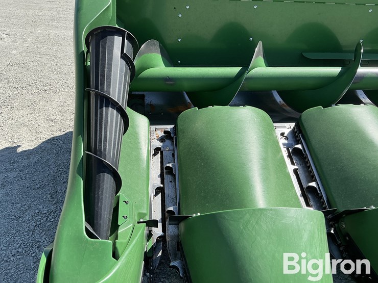 2022-john-deere-c12r-image-16