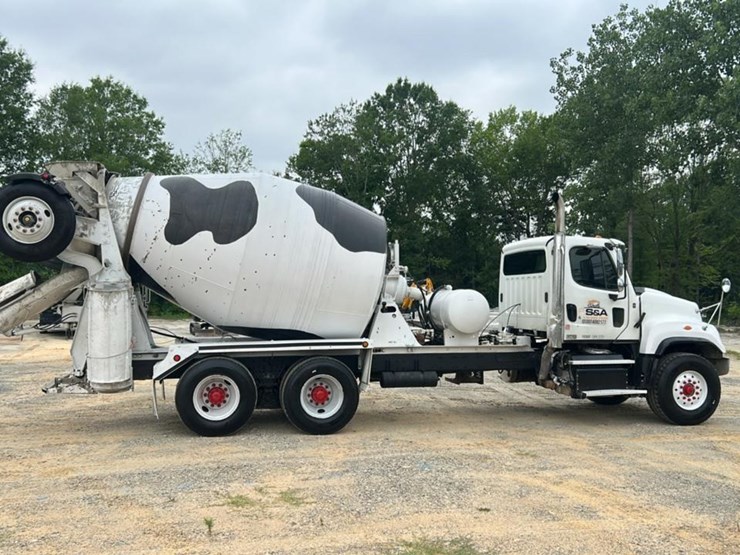 #152-•-2015-freightliner-concrete-mixing-truck-image-6