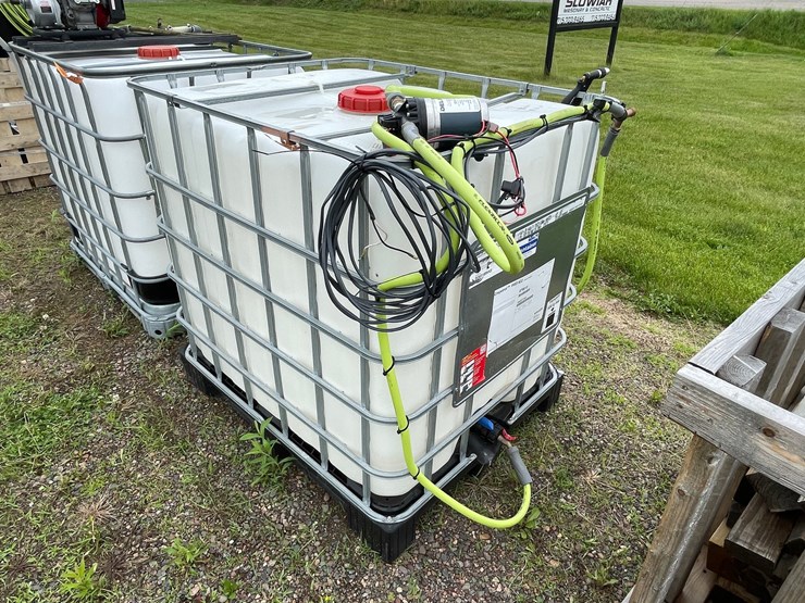 #4927-•-264-gallon-poly-tank-with-12v-electric-pump-image-1