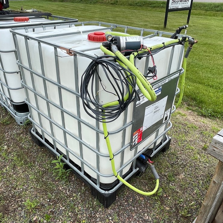 #4927 • 264-Gallon Poly Tank with 12V Electric Pump