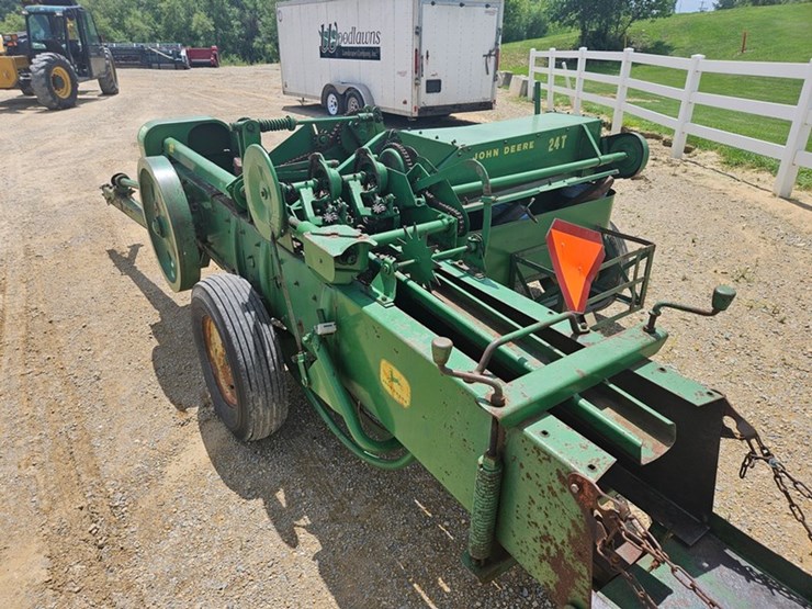 john-deere-24t-image-22