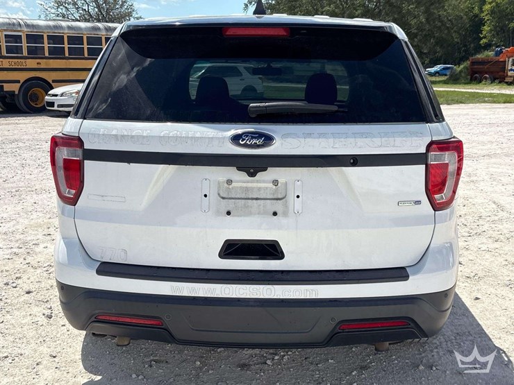 2018-ford-explorer-image-23