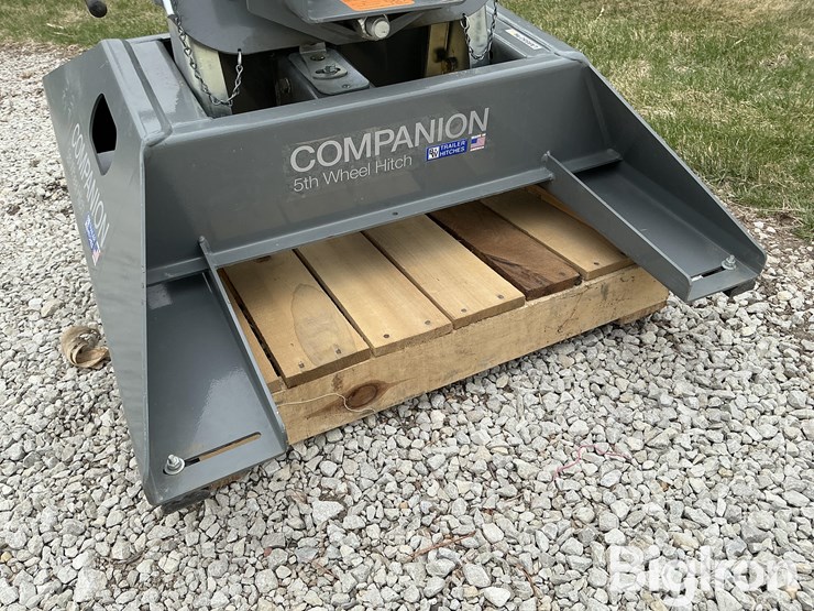 b-&-w-companion-5th-wheel-hitch-image-12