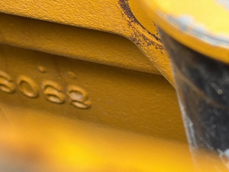 2004-deere-700h-image-36
