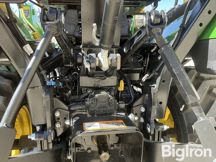 2021-john-deere-1025r-image-17