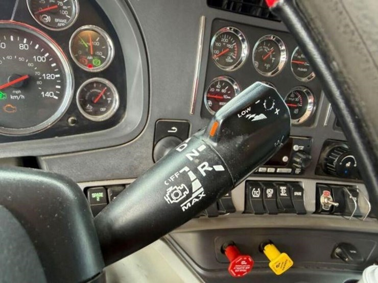 2021-kenworth-t880-image-21