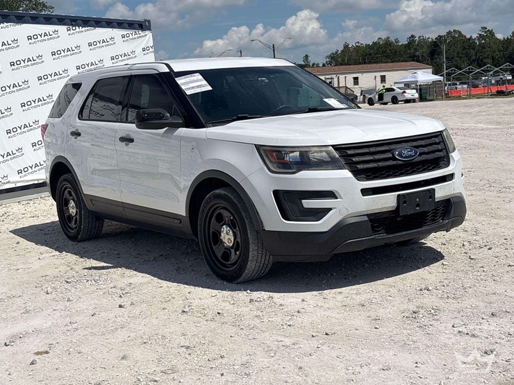 2018-ford-explorer-image-2