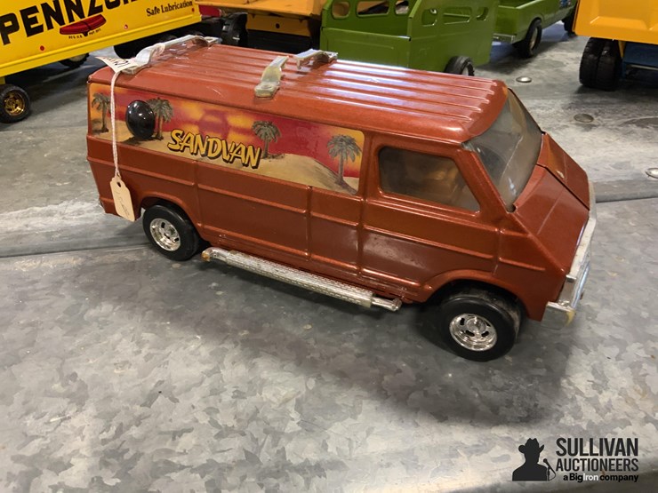 ertl-sandvan-toy-van-image-3