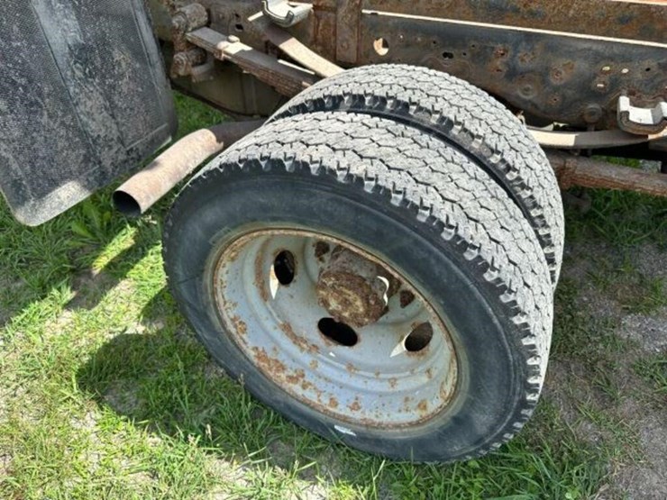 2002-ford-f550-image-31
