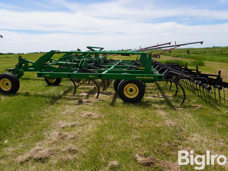 2013-john-deere-2410-image-8