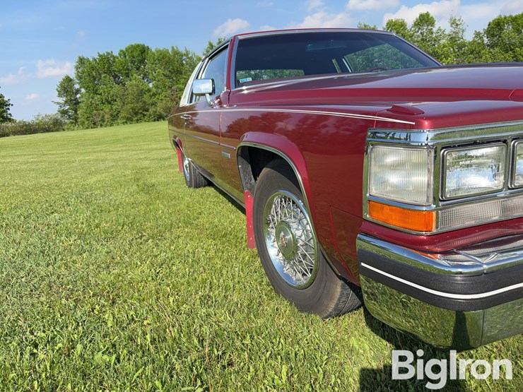 1983-cadillac-coupe-de-ville-2-door-coupe-image-14