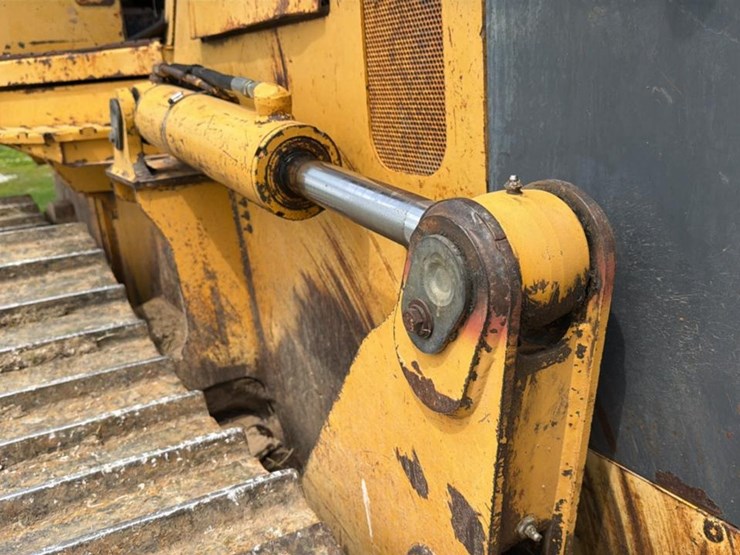 2004-deere-700h-image-51