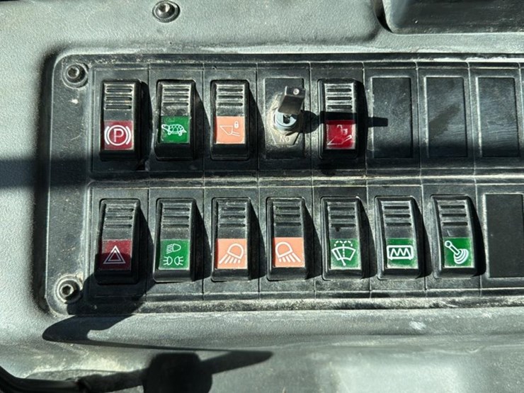 2016-john-deere-64-image-36