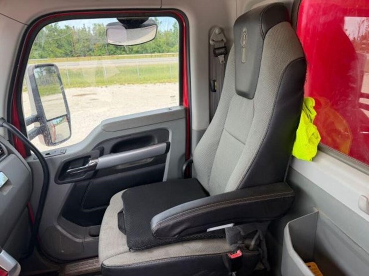 2021-kenworth-t880-image-30