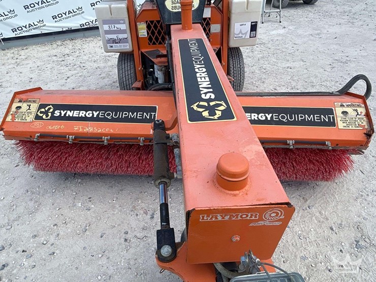 2019-laymor-sm300-towable-ride-on-rotating-sweeper-image-12