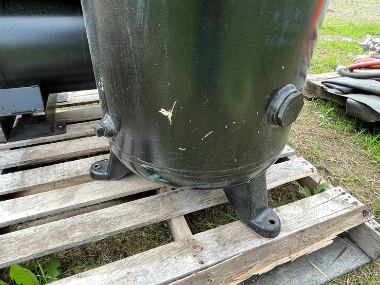 #4920-•-air-compressor-tank-with-(3)-hoses-image-7