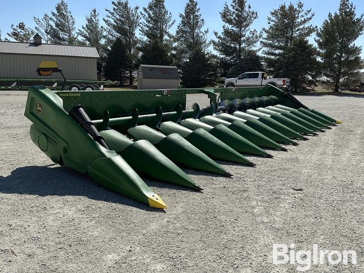 2022-john-deere-c12r-image-3