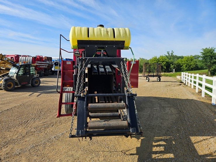 new-holland-590-image-4