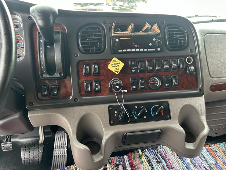 #149-•-2024-freightliner-m2-rollback-image-15