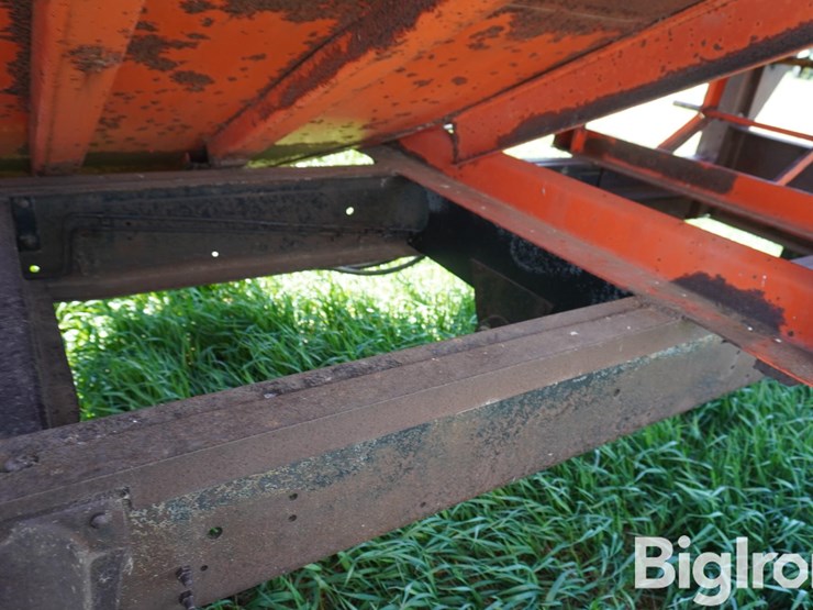 5th-wheel-trailer-w/185-bu-gravity-box-&-drill-fill-image-12