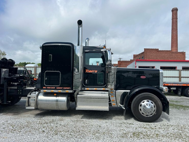 2024-peterbilt-389-image-7
