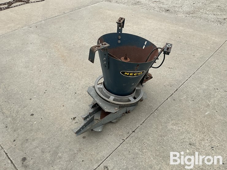 neco-electric-grain-spreader-image-5