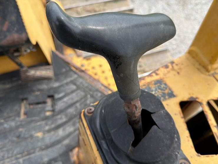 2004-deere-700h-image-56