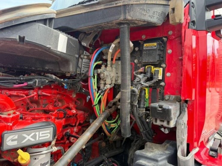 2021-kenworth-t880-image-52