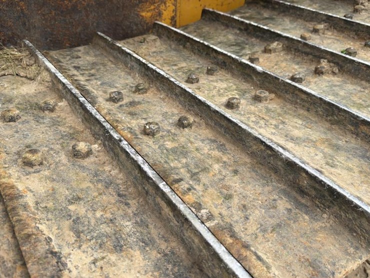 2004-deere-700h-image-19