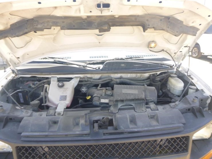 2016-chevrolet-express-3500-image-23