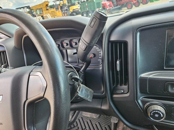 2018-chevrolet-2500-image-25