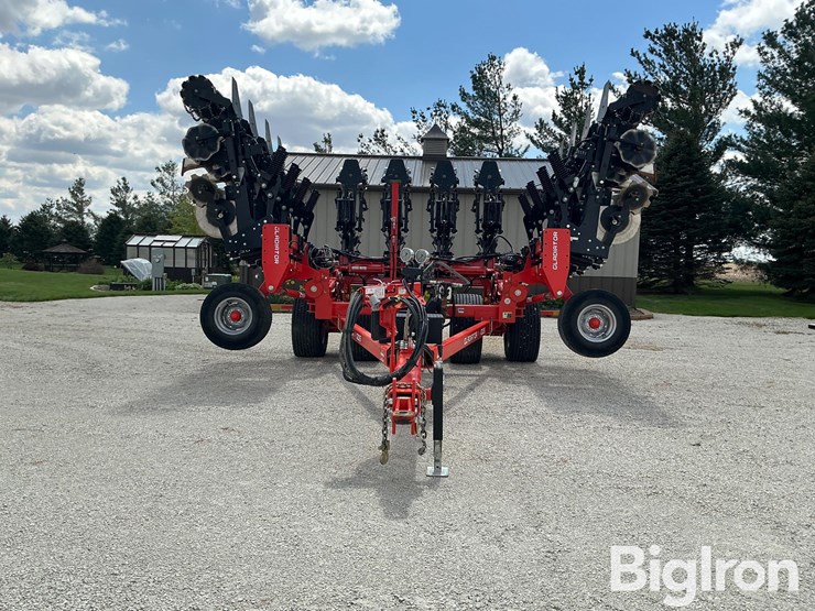 2017-kuhn-gladiator-1205-applicator-image-2