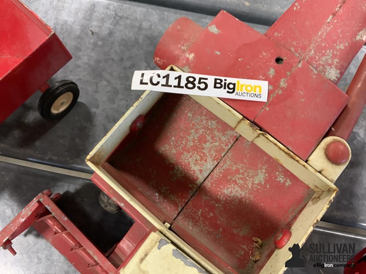 international-combine-w/auger-and-ertl-grain-cart-image-10