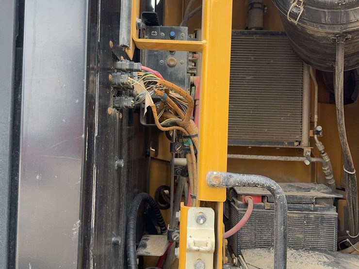 2014-caterpillar-336e-image-37