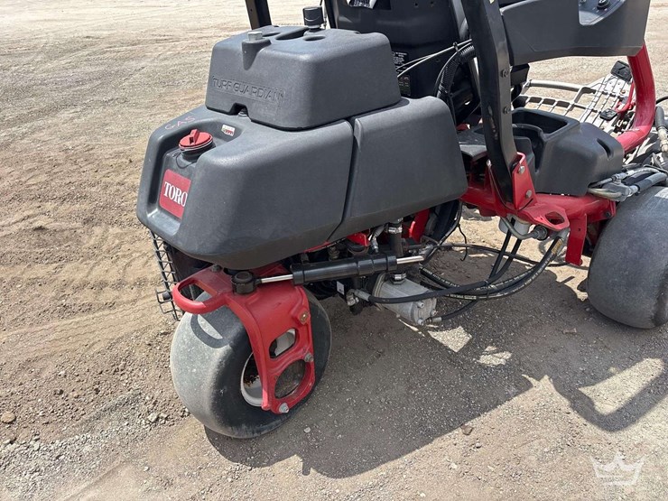 2015-toro-greensmaster-3300-triflex-commercial-greens-mower-image-9