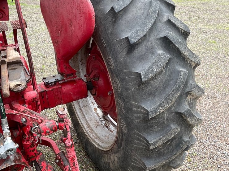 #4905-•-farmall-560-diesel-tractor-image-33
