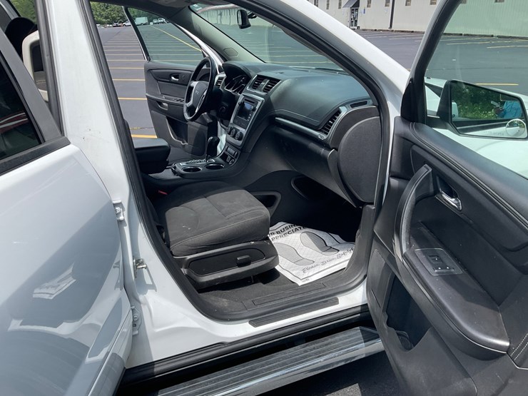 2016-gmc-acadia-image-12