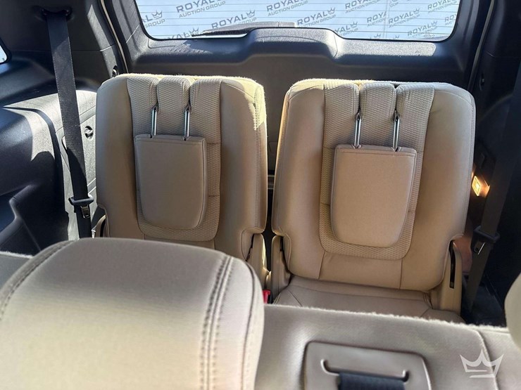 2016-ford-explorer-image-23