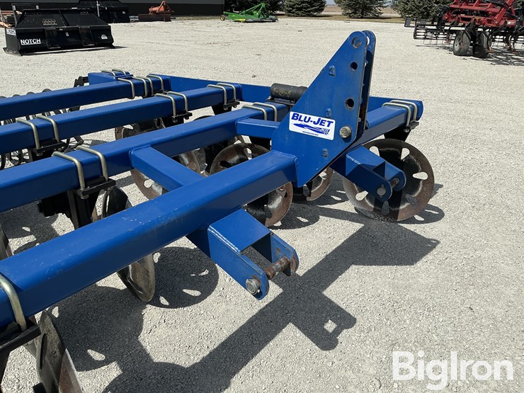 2015-blu-jet-trench-master-tile-line-filler-image-10