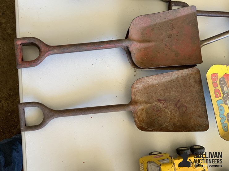 antique-toy-shovels-image-4