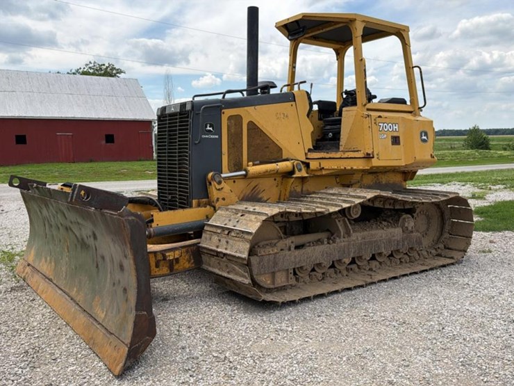 2004-deere-700h-image-1