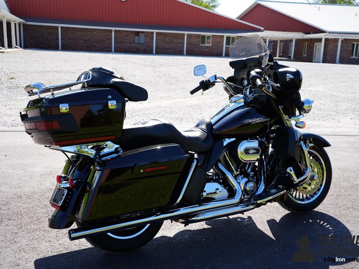 run-#10---2011-harley-davidson-flhx-motorcycle-image-5