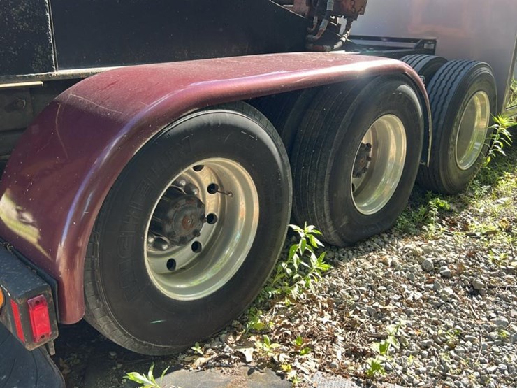 1979-peterbilt-359-image-42